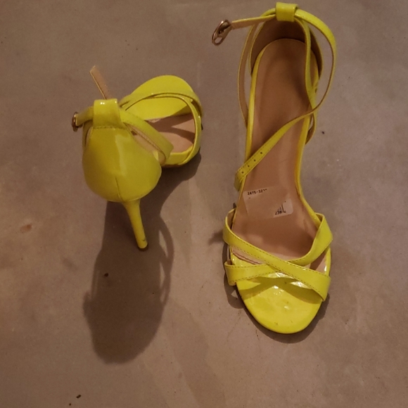 Shoes - Picture 4 of 4